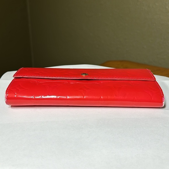 *HTF Color!* LOUIS VUITTON Vernis Sarah Wallet - Picture 9 of 16